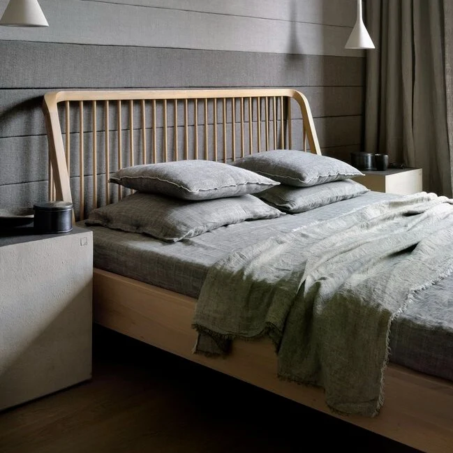 Versatile Spindle Solid Oak Bed King Natural