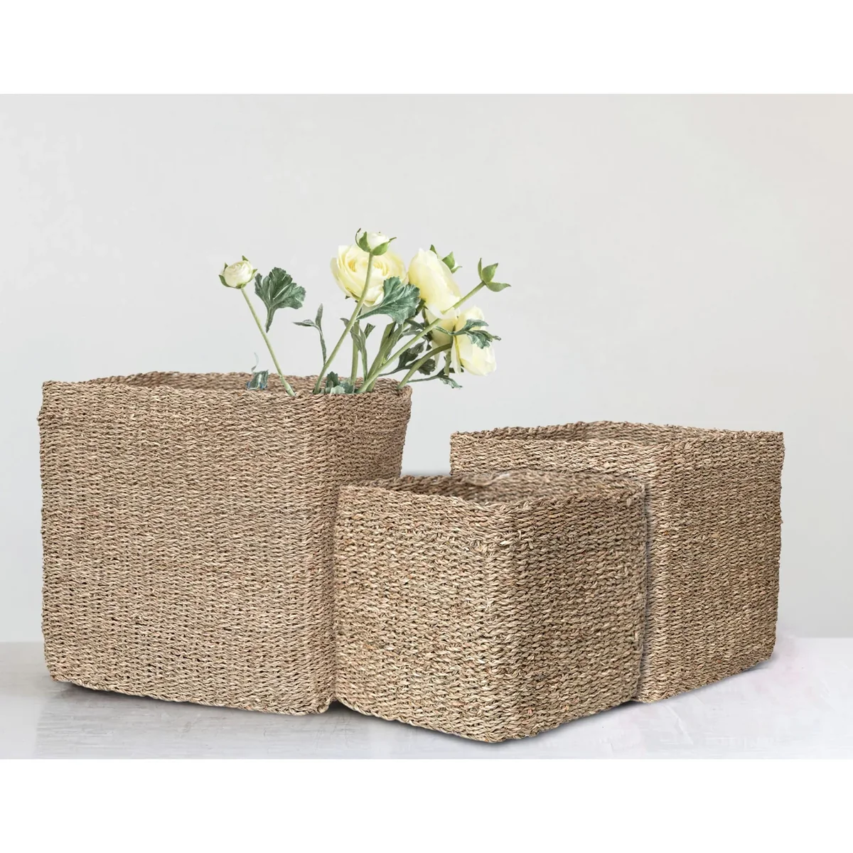 Consistent Hand-woven Seagrass Basket Medium Modern