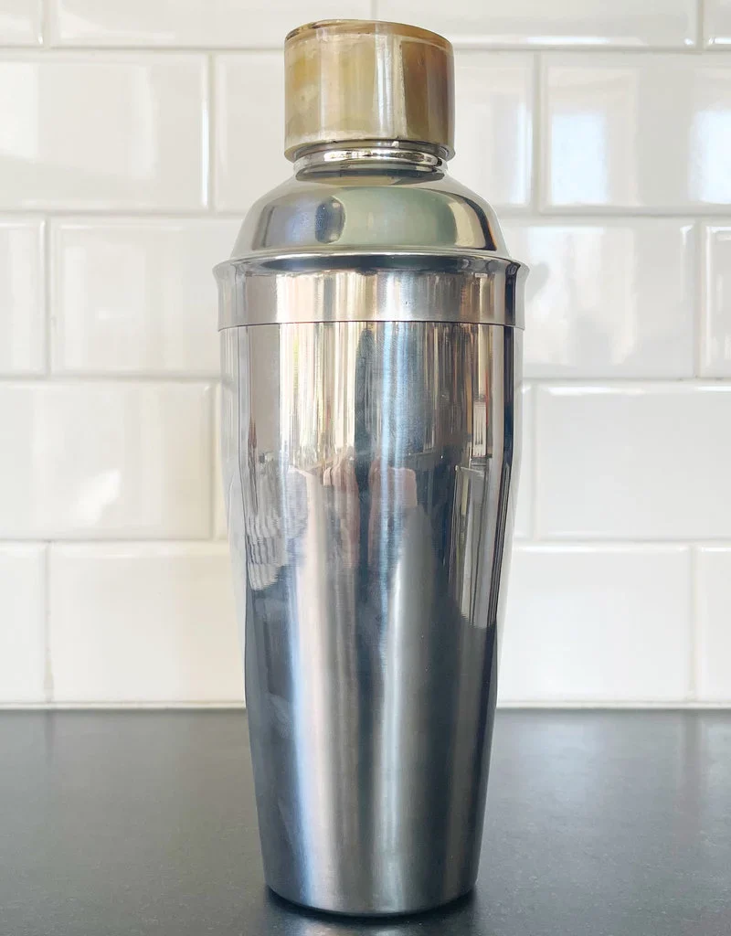 Stylish Stainless Steel Shaker with Horn Top Certified