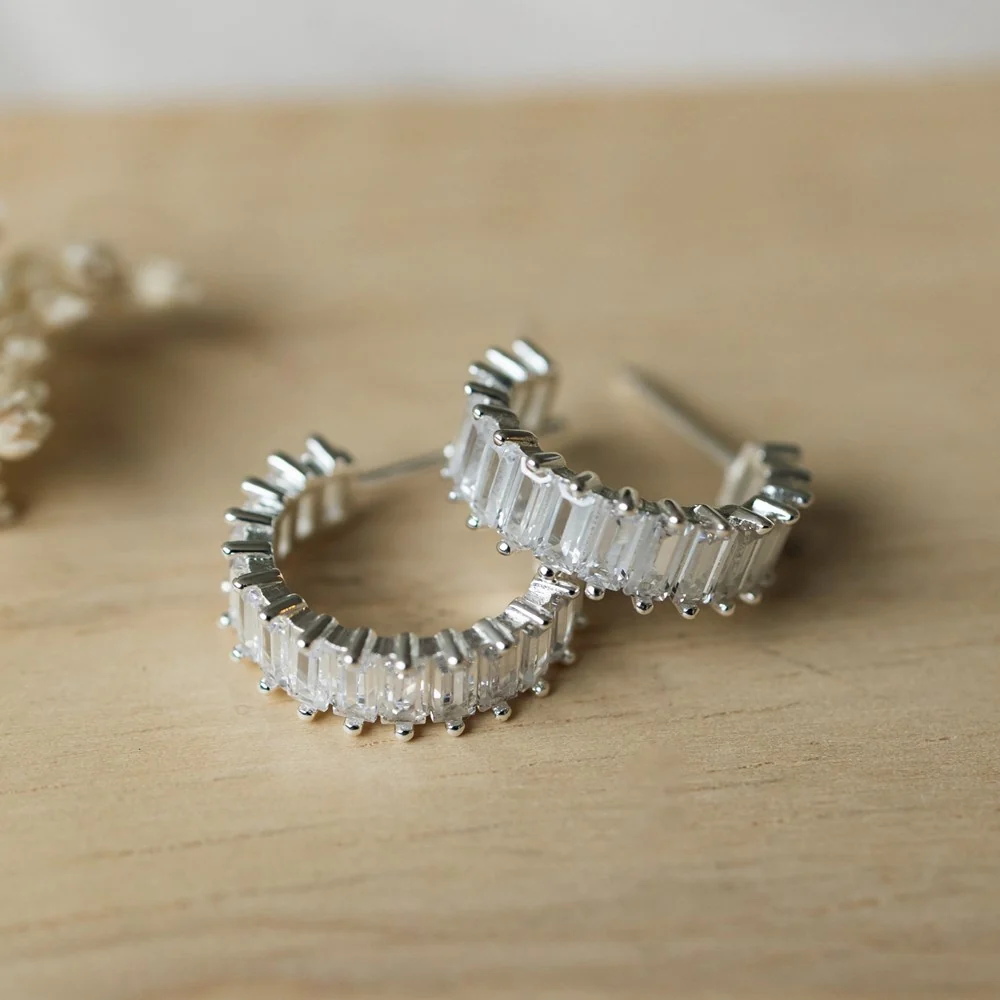 Green Chara Hoop Earrings High-Grade