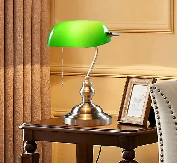 Prestigious Retro Banker's Table Lamp Classic