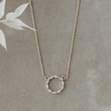 Sophisticated Kin Necklace Luxury