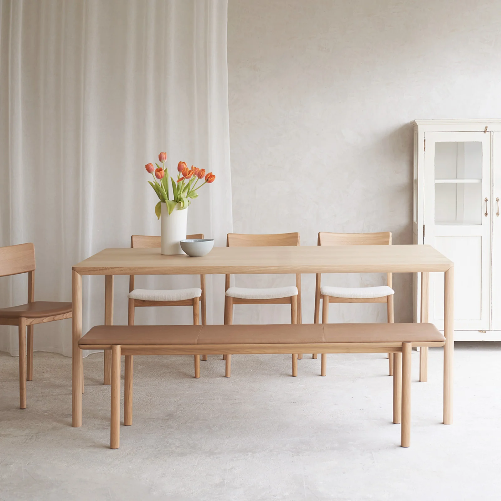 World-Class Air Dining Table Oak Fine