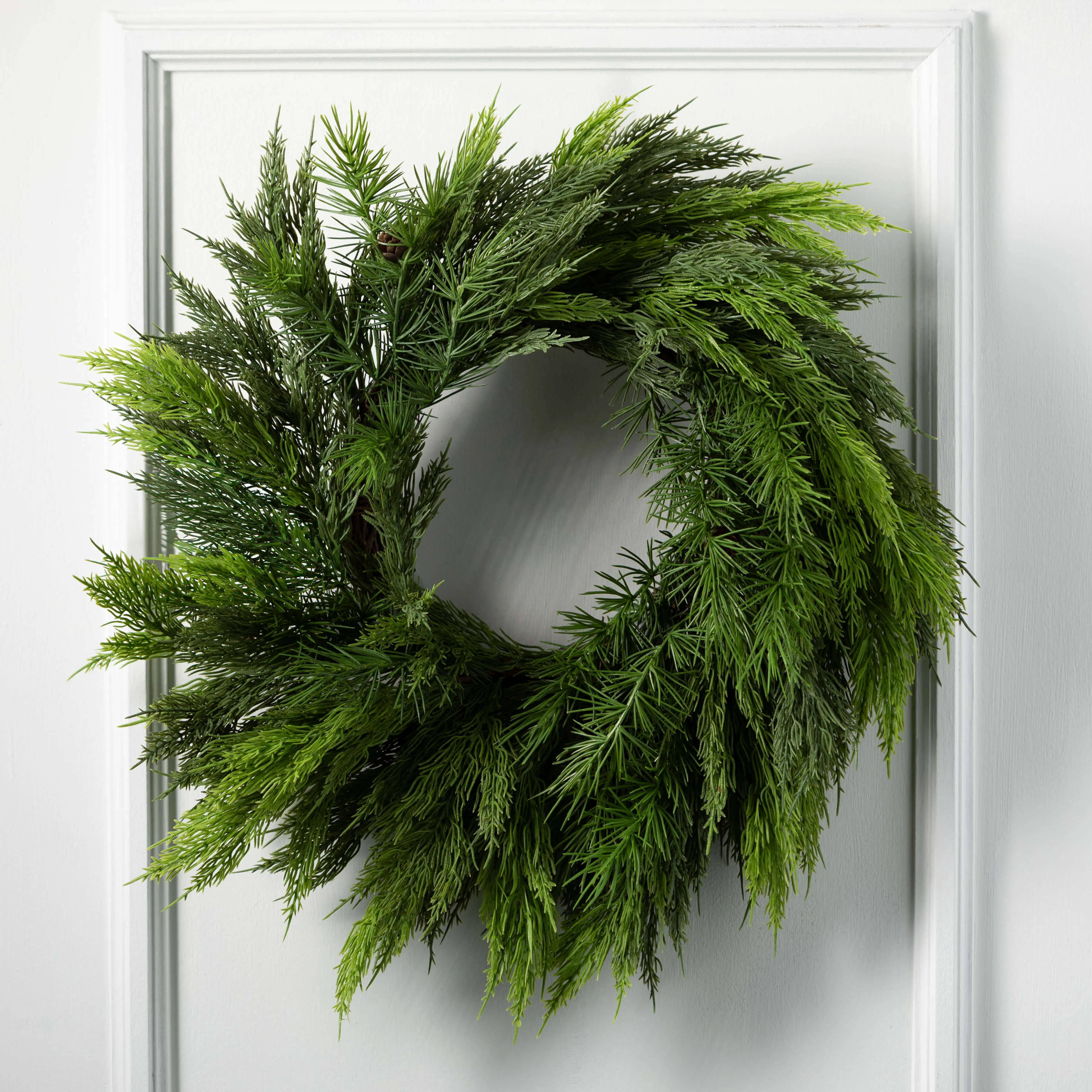 Premium Lush Green Cedar Wreath 23 Recyclable