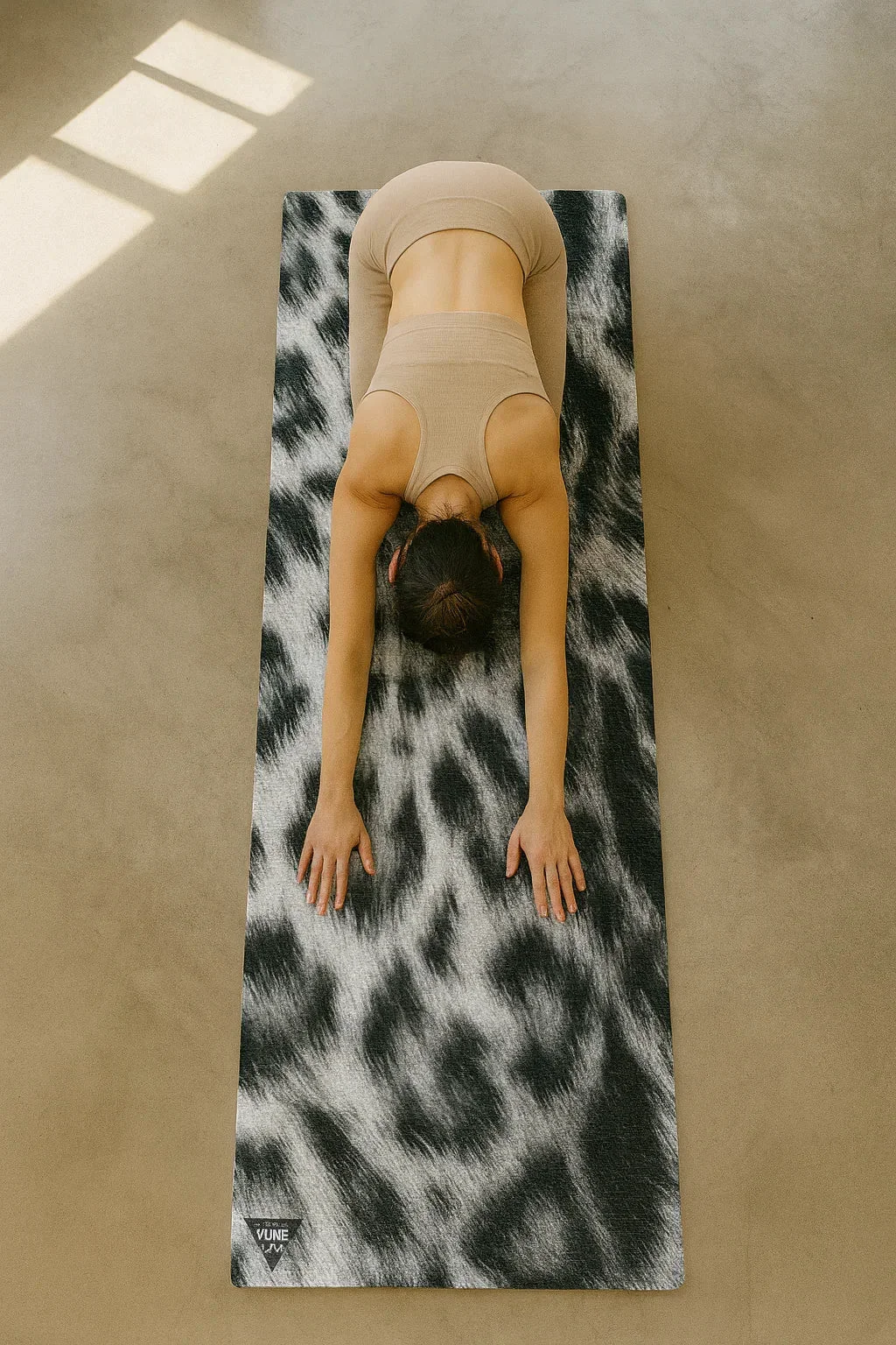 User-Friendly Snow Leopard Print Sustainable Yoga Mat – Ultra Grip Eco PER Yune Trendy