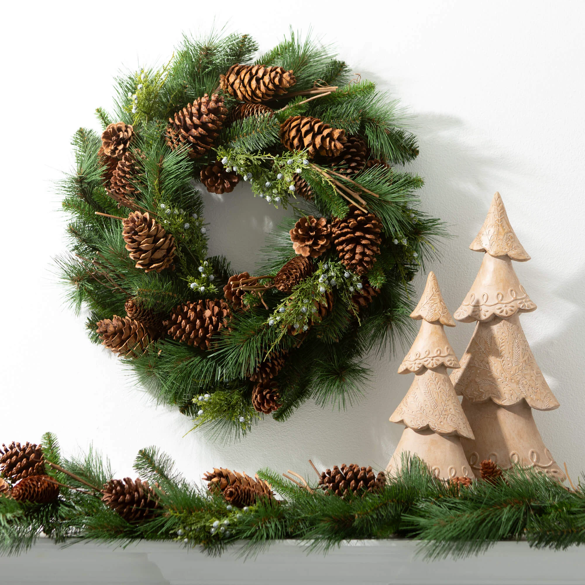 Fine Lush Pine Pinecone Wreath 24 Traditional