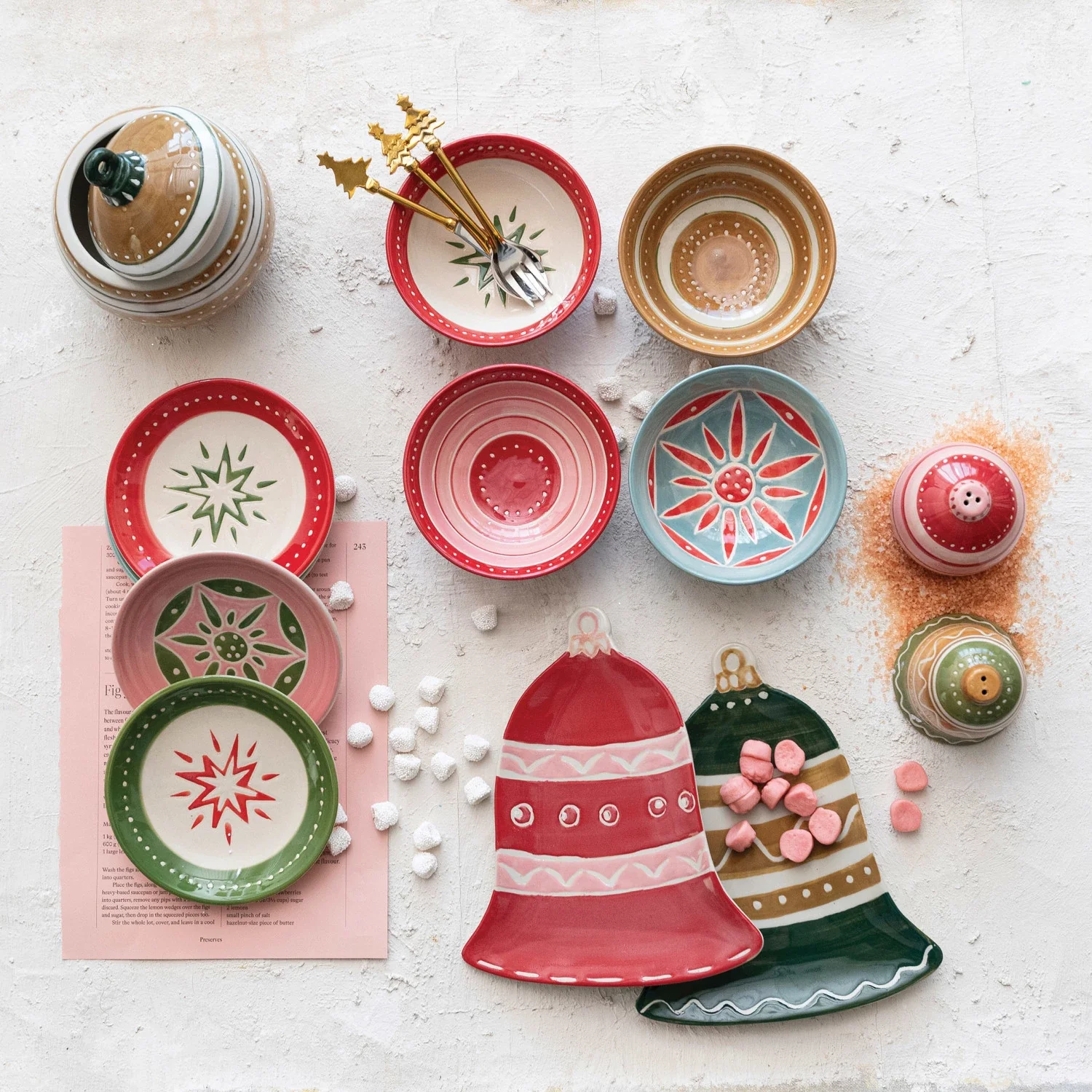 Dependable Hand-Painted Bell Shaped Stoneware Plates Breathable