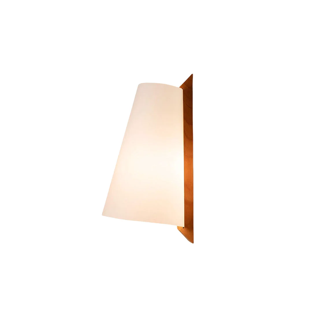 Detailed Lupe Wooden Wall Light Optimized
