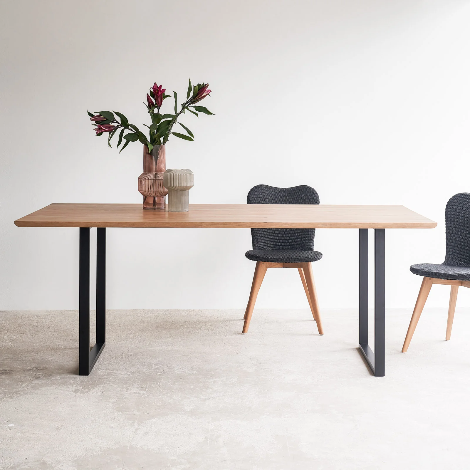 Reliable Dining Table Oak with U-Base Exclusive