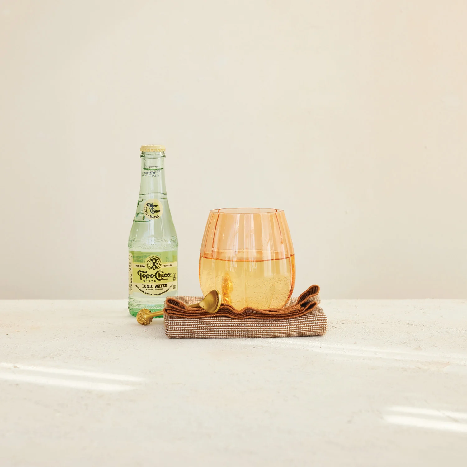 Innovative 22 oz Stemless Pumpkin Shaped Wine Glass Consistent