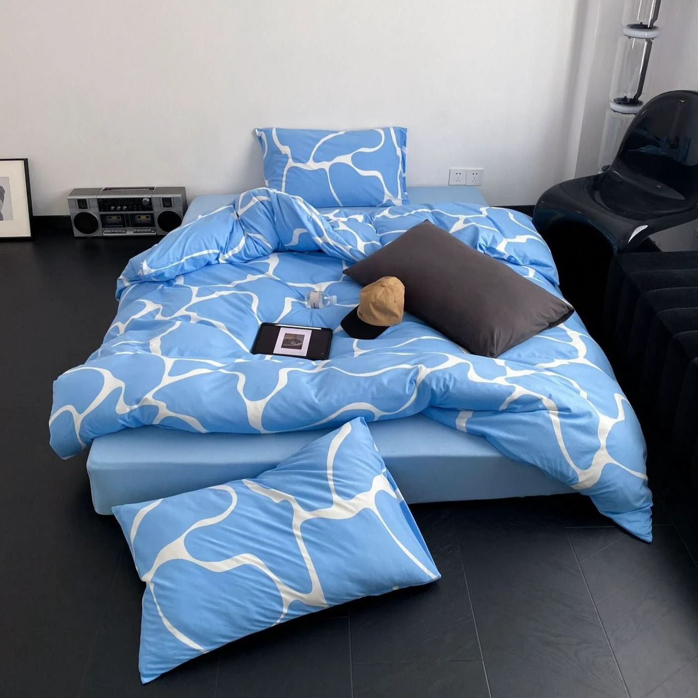 Sophisticated Blue Ocean Bedding Set Breathable