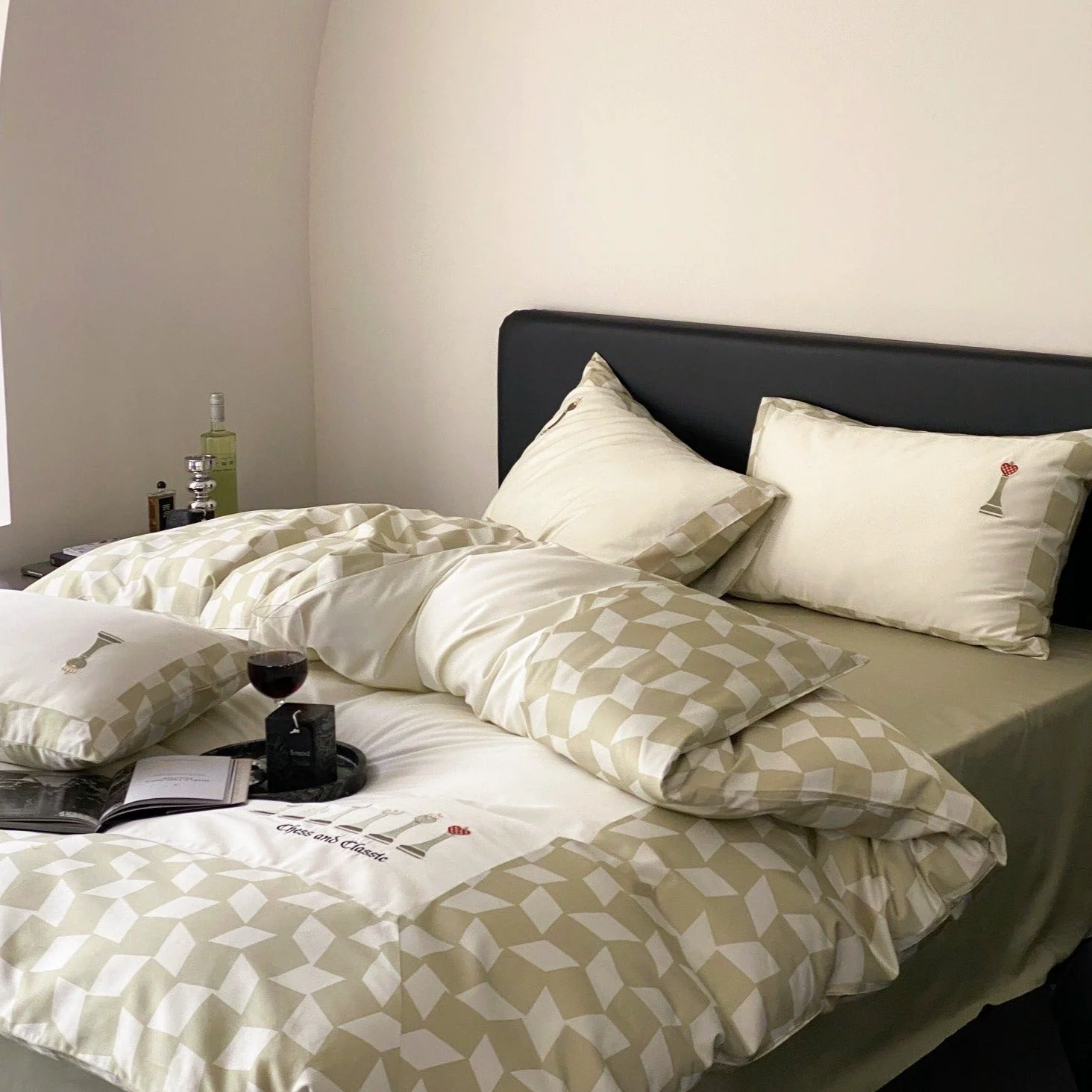 Premium Material Chess and Classic Bedding Set Flexible