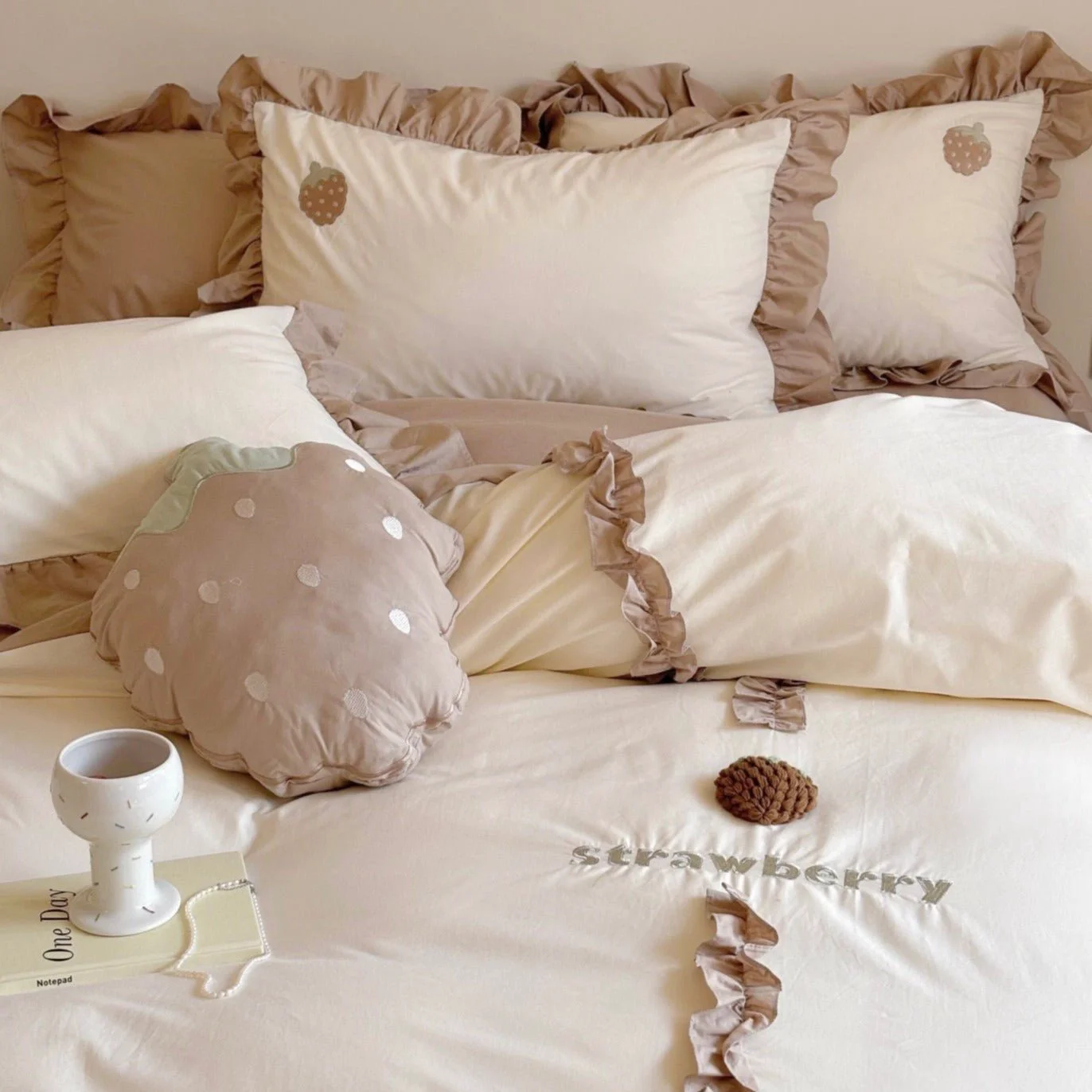 Healthy Strawberry Ruffles Bedding Set Safe