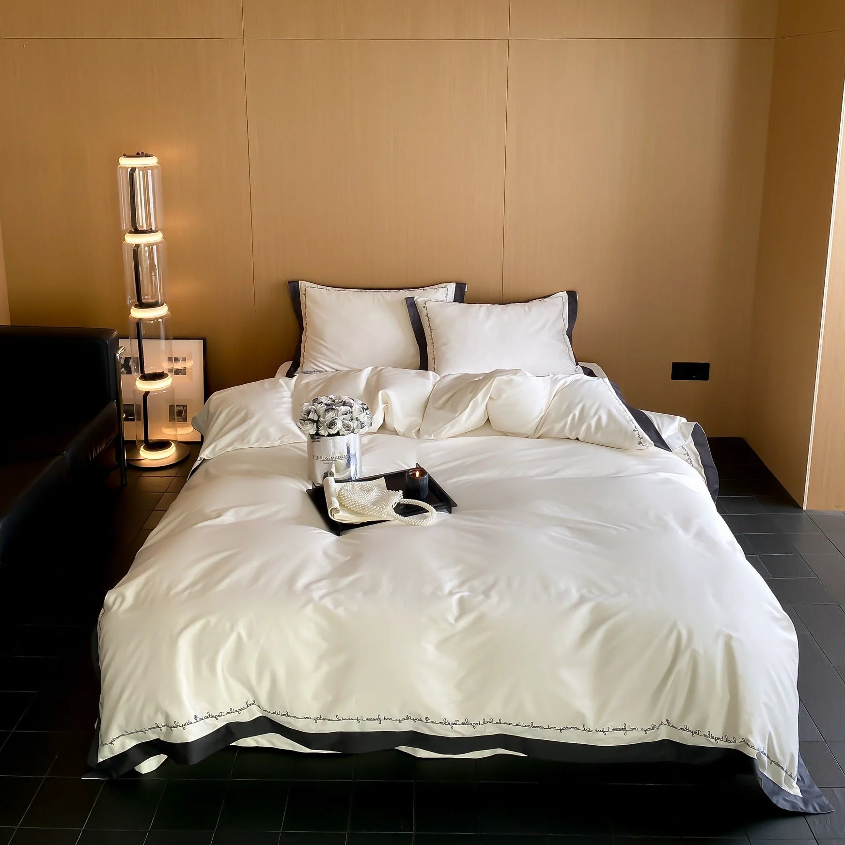 First-Class Monochrome Grid Bedding Set Exclusive