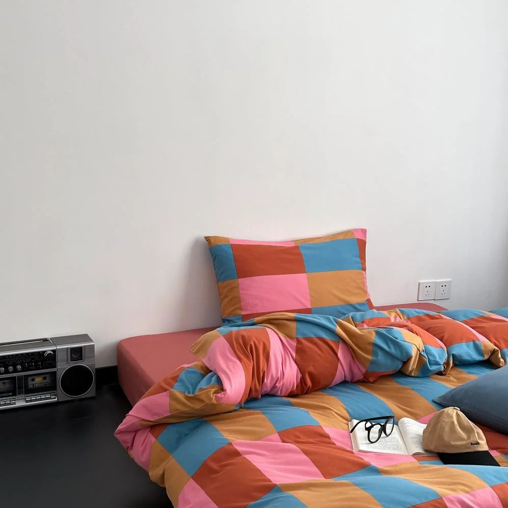 World-Class Funky Checkered Bedding Set Fine Crafted