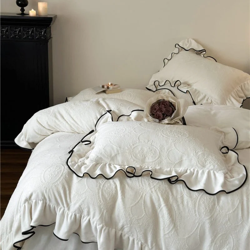 Next-Generation Warm Royal Scalloped Bedding Set Functional