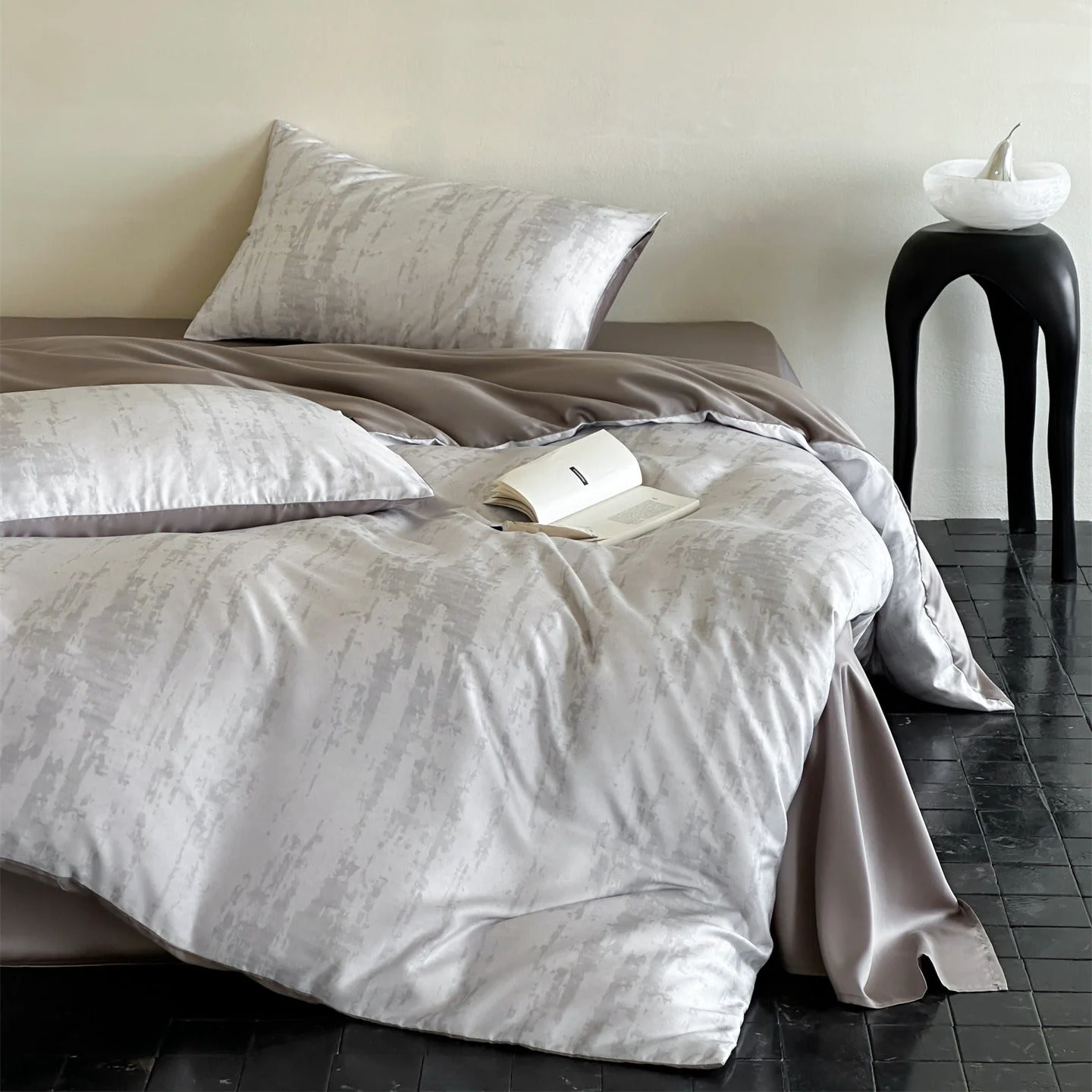 Proven Moonlit Pebble Bedding Set Relaxed