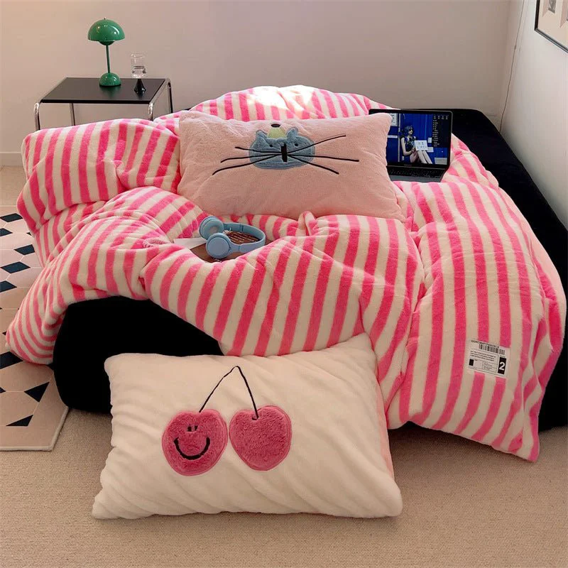 Detailed Kitty Cherry Bedding Set Efficient