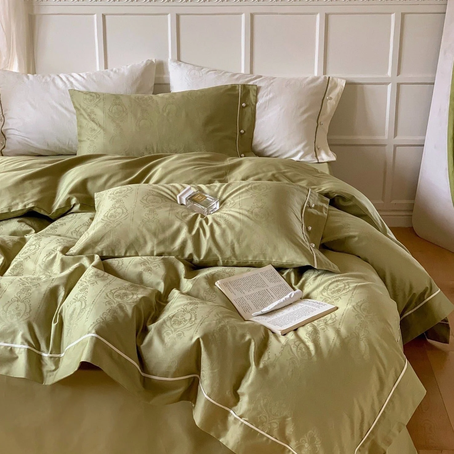 Long-Lasting Vintage Sage Green and White Bedding Set Solid