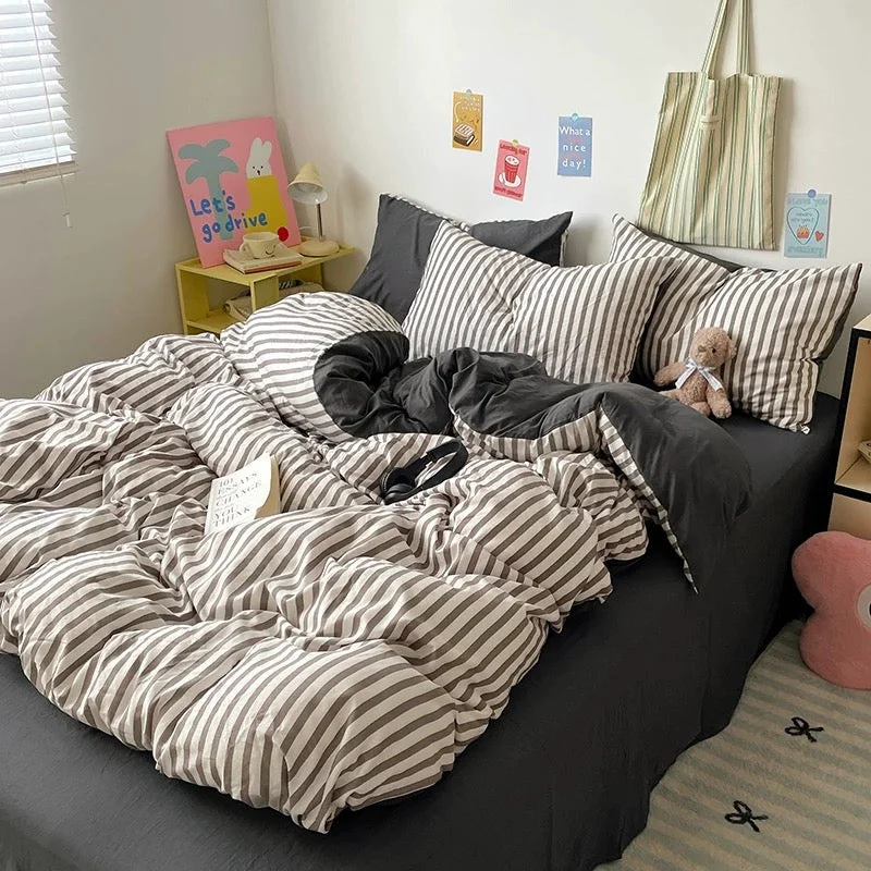 Environmentally Friendly Minimalist Black Stripe Bedding Set Selected