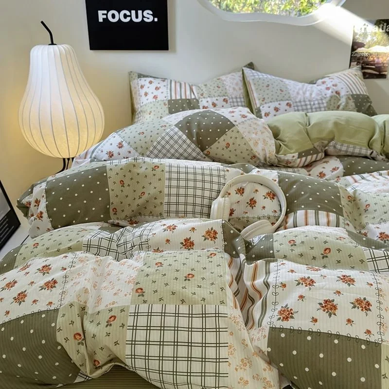 Comfortable Vintage Patches Cottagecore Bedding Set Detailed
