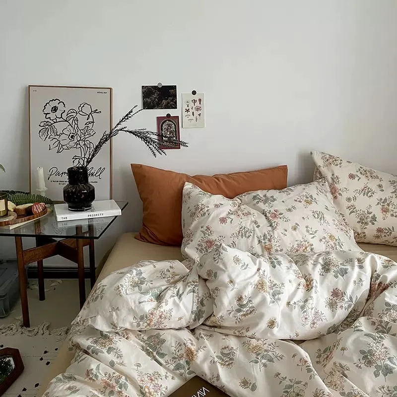 Sophisticated Vintage Pale Flowers Print Cotton Bedding Set Practical