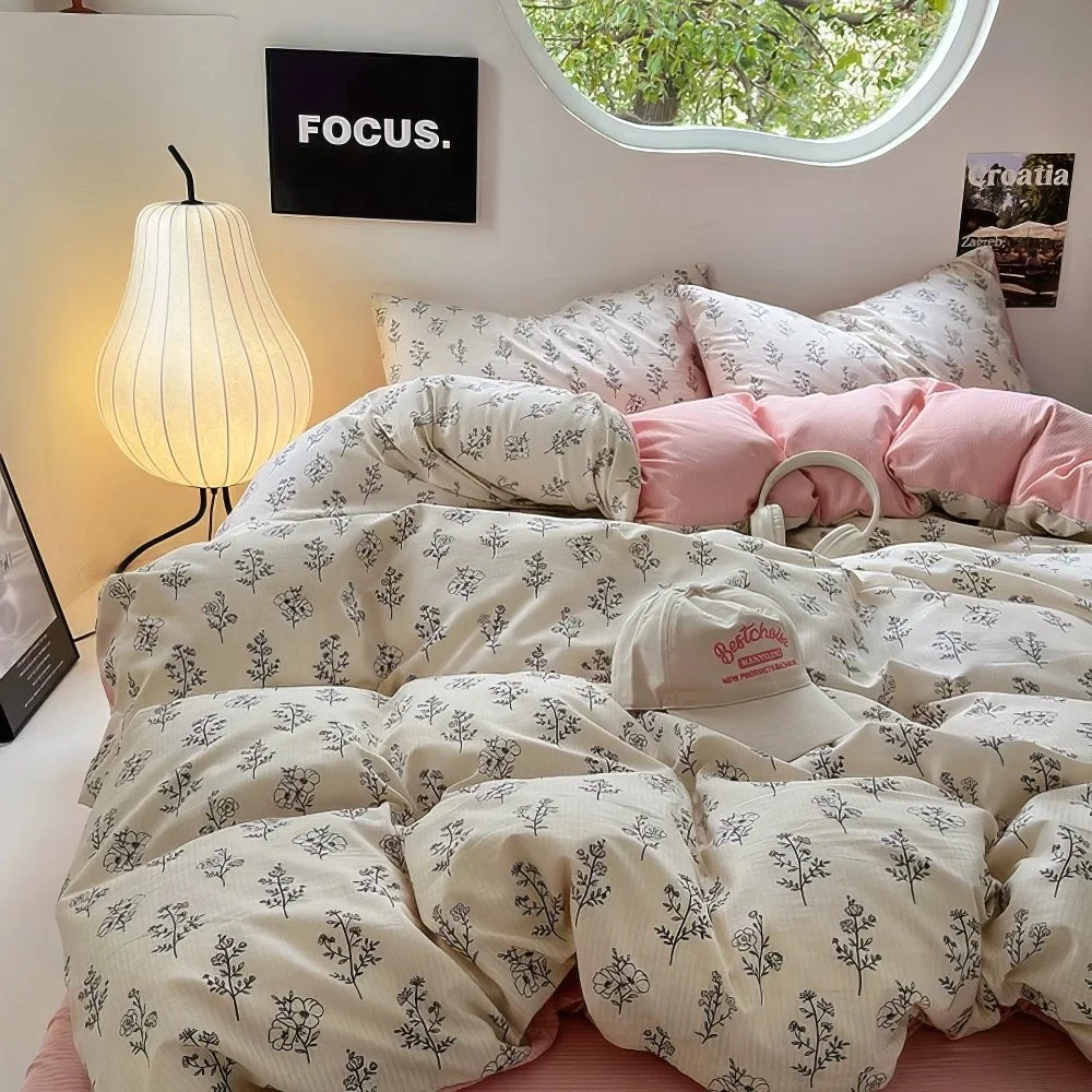 Luxury Outline Floral Print Pale Pink Bedding Set Verified