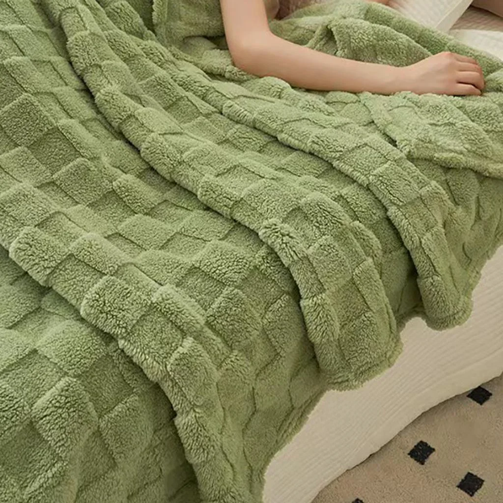Sustainable Cozy Plaid Fleece Blanket - Green Fast