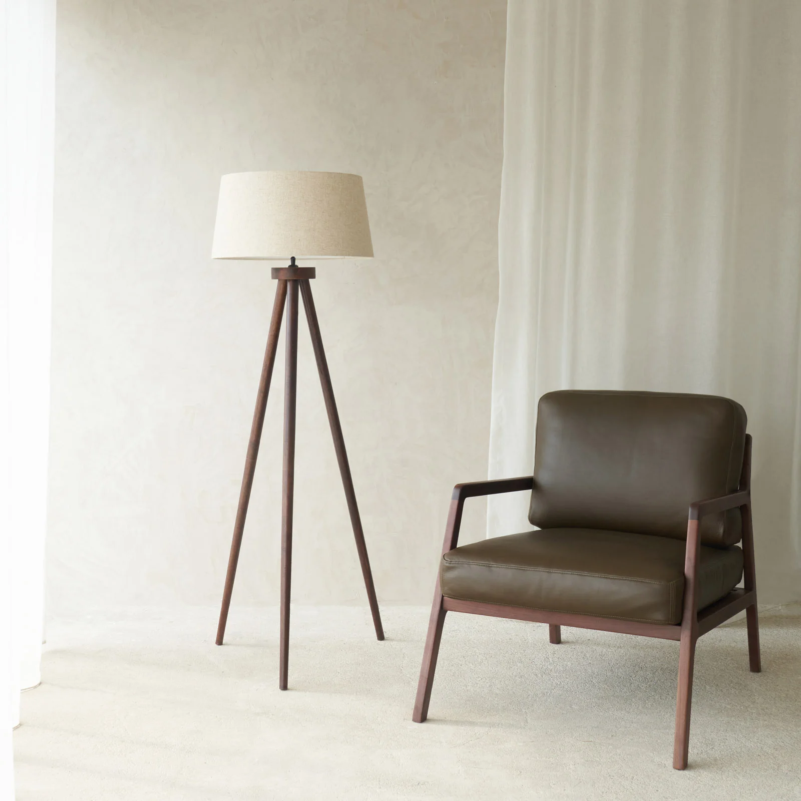 Solid Ilias Tripod Floor Lamp Russet Professional