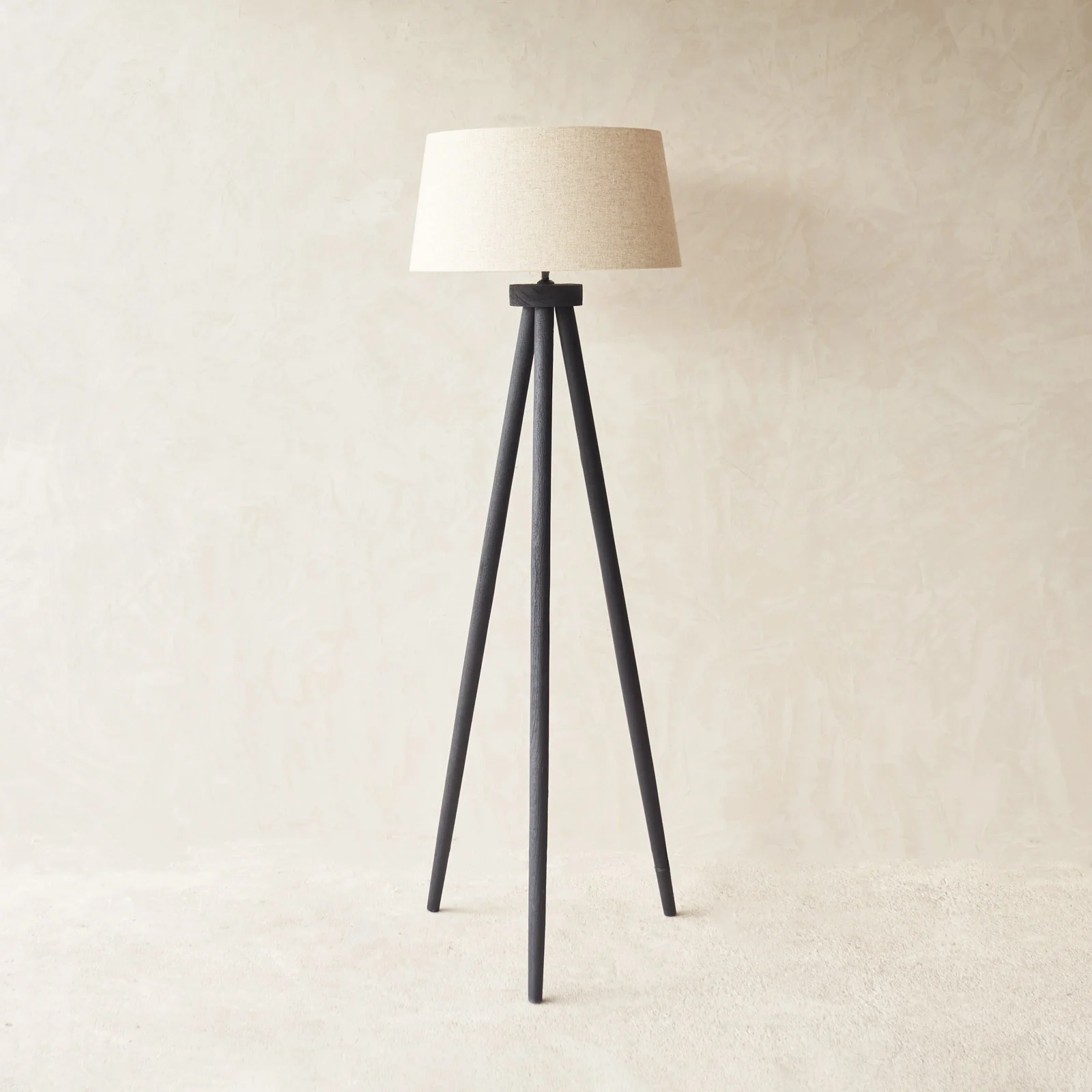 Soft Ilias Tripod Floor Lamp Black Healthy