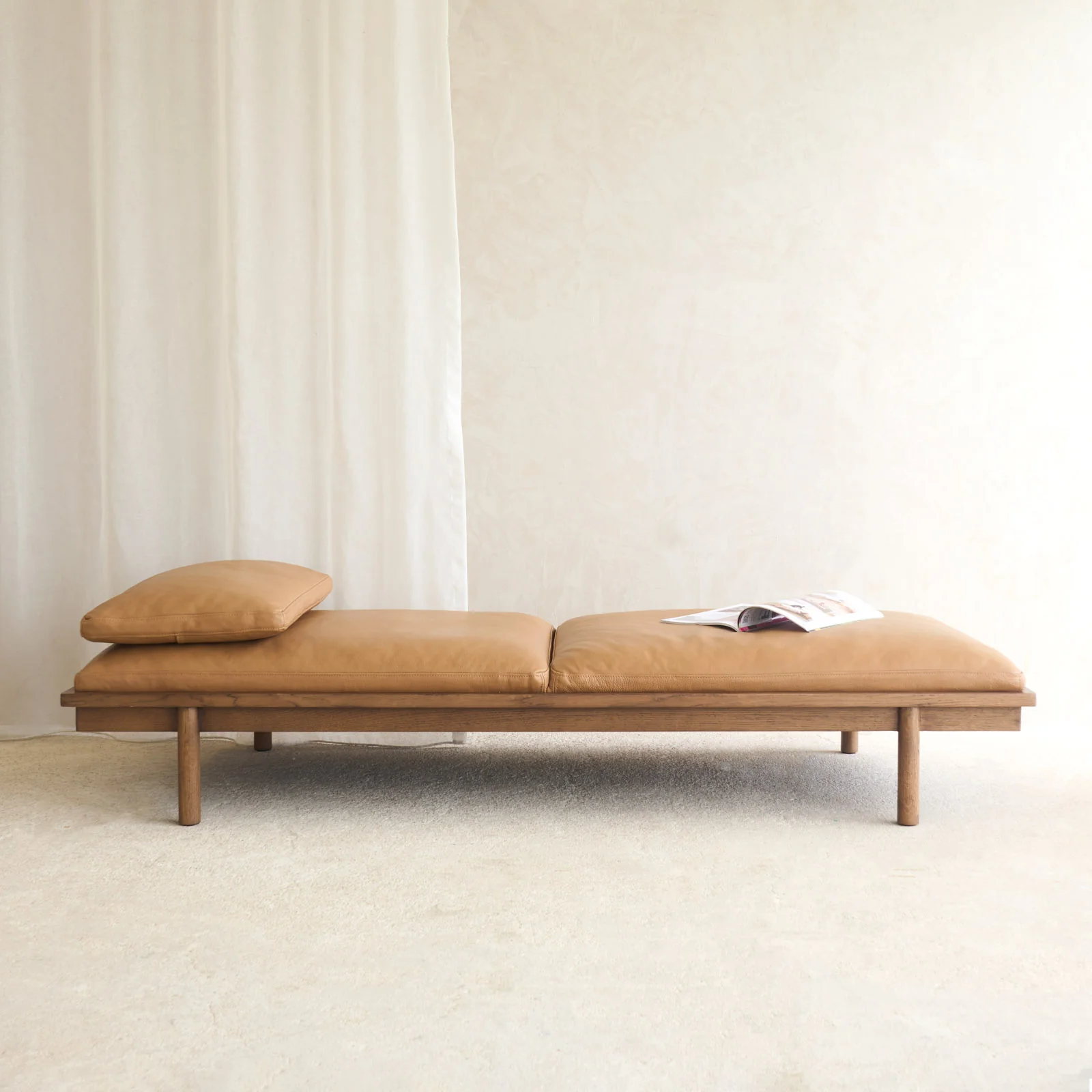 High-Grade Pensive Leather Daybed Latte Oak Frame - Pecan 180cm Sustainable