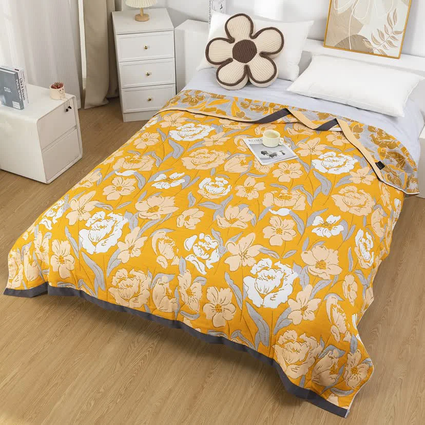 Efficient Pastoral Style Gardenia Summer Lightweight Quilt Solid
