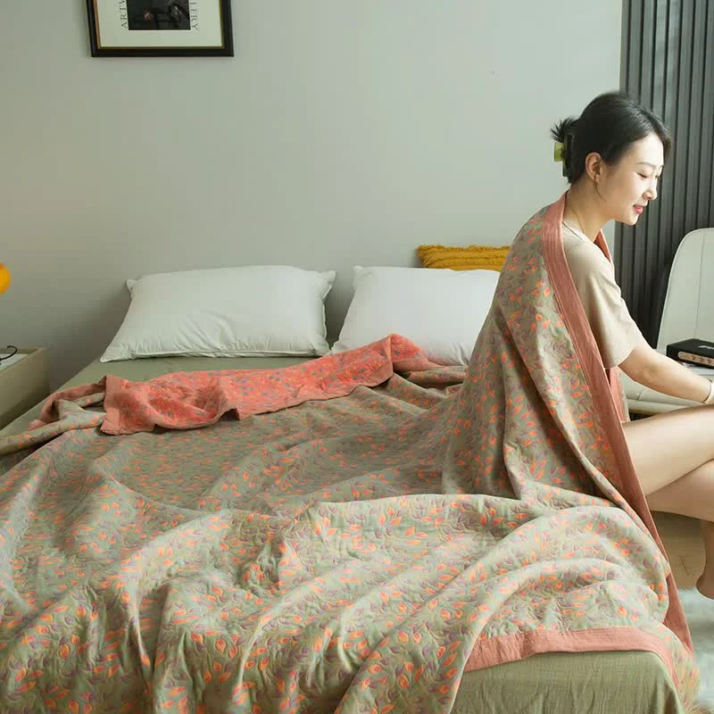 High-Grade Three Layer Cotton Gauze Elegant Floral Quilt Powerful