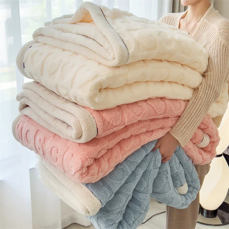 Casual Solid Color Heart Print Fleece Blanket Secure