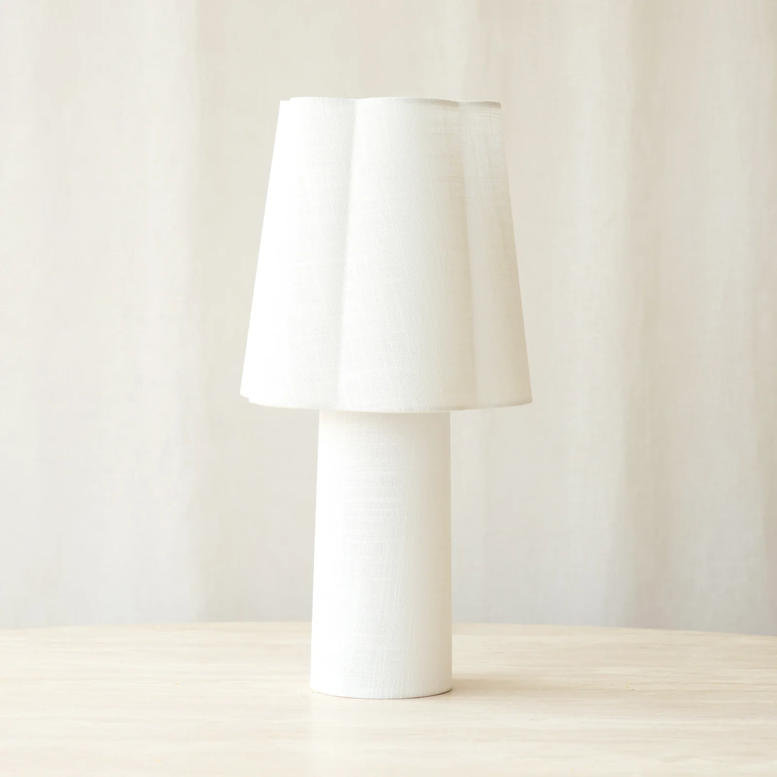Fashionable Musaby Table Lamp White Sophisticated