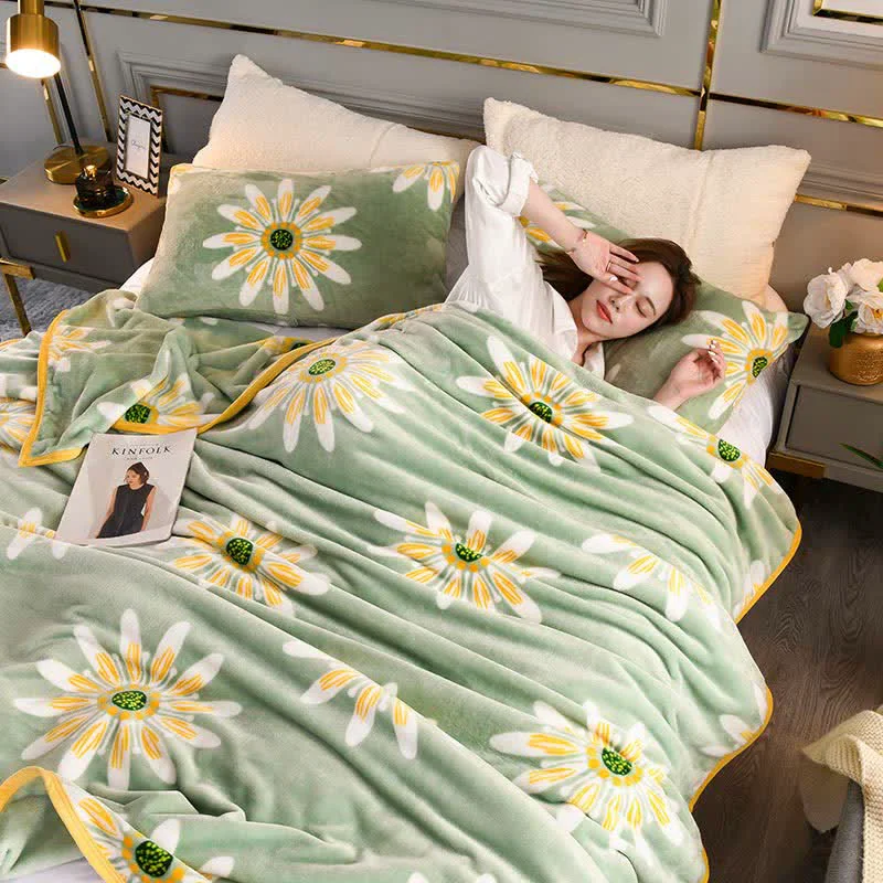 Authentic Floral Daisy Warm Decorative Velvet Blanket Premium Material