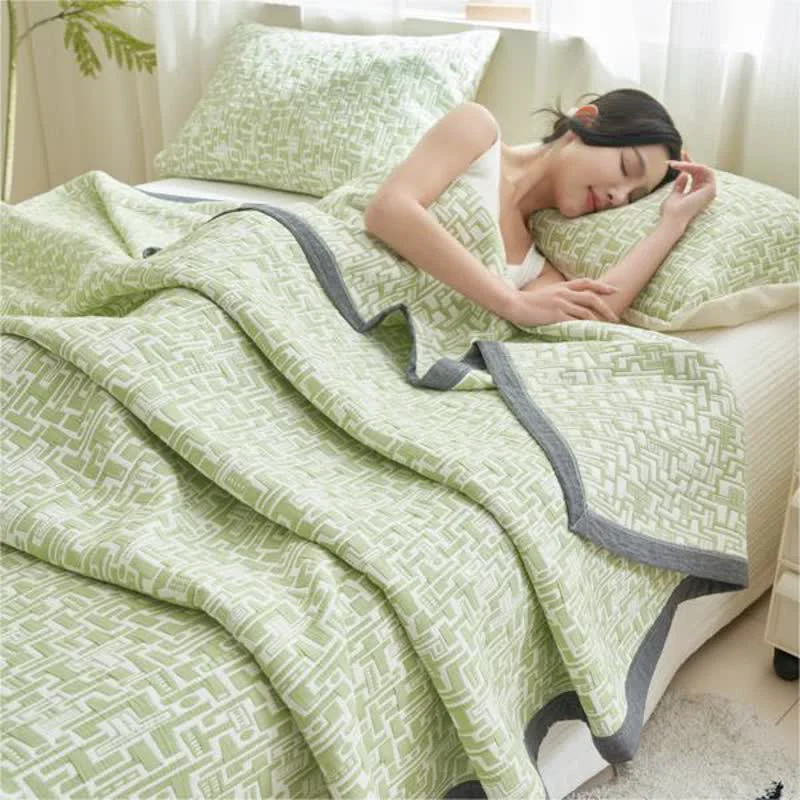 Fashionable Modern Cotton Gauze Soft Summer Quilt Comfortable