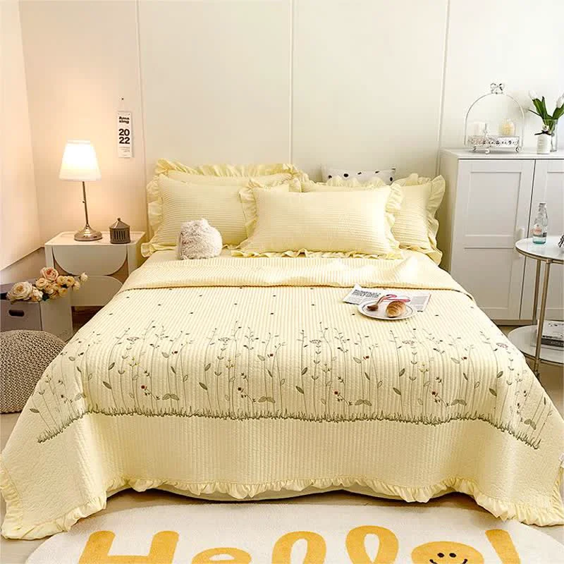 Natural Luxurious Floral Soft Lightweight Ruffled Quilt Trusted