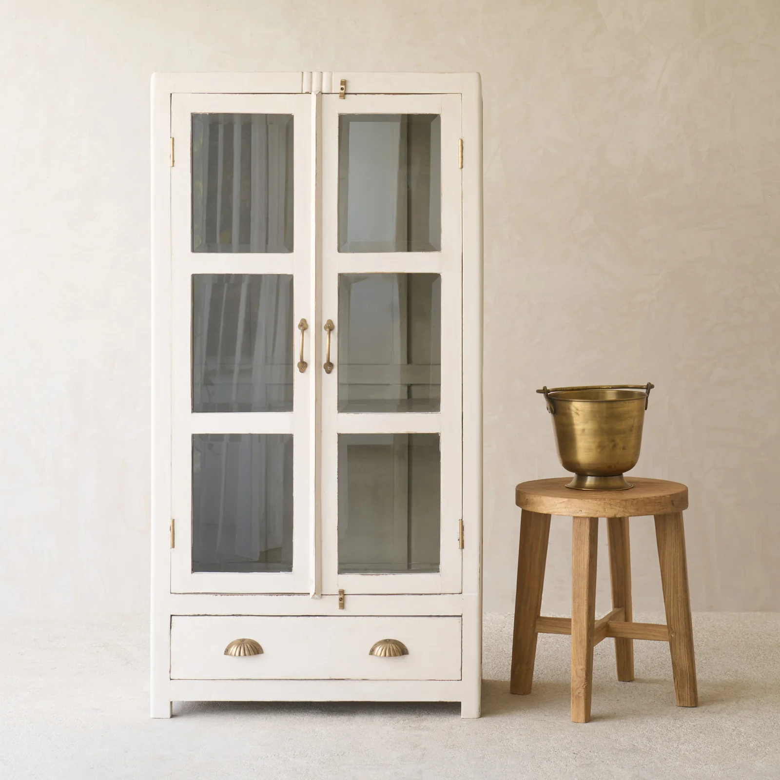 Expertly Made Vintage Medium Cabinet Ricotta Refined