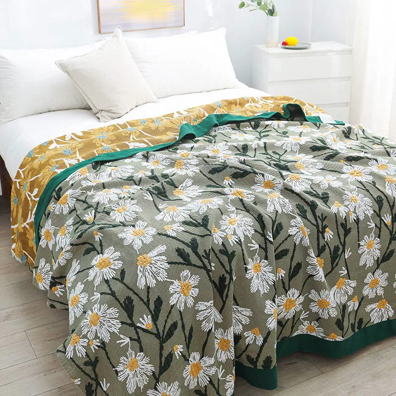 Relaxed Daisy Print Cotton Soft Reversible Quilt Traditional