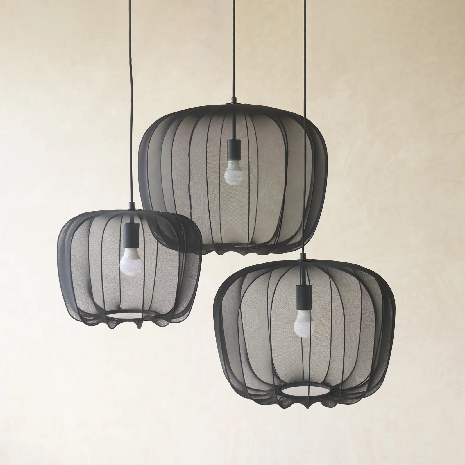Elite Plumeira Hanging Lamp Black Healthy