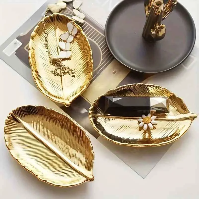 User-Friendly Ceramic Leaf-Shaped Jewelry Dish Decorative Tray - Elegant Leaf Suitable for Jewelry Display Keys - Decorative Tabletop Centerpiece for Entryway Living Room Bedside Jewelry TraysSPECIFICATIONS Premium Material