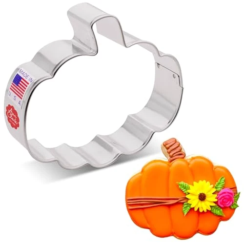 Minimalist Ann Clark Pumpkin Cookie Cutter Set of 3 Relaxed