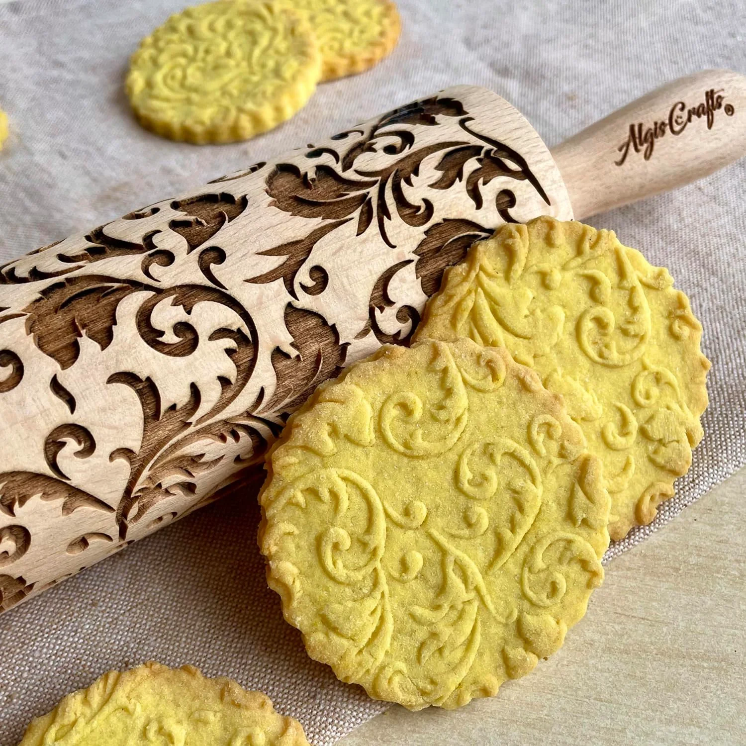 High-Quality ROYAL Rolling pin Wooden engraved rolling pin with classic flowers Embossed cookies Pottery Birthday gift for mother friend bridal shower Trusted