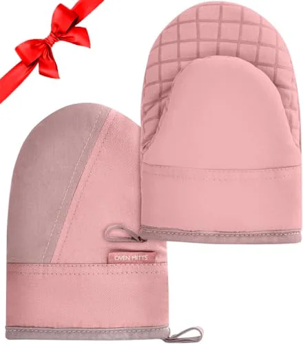First-Class Mini Oven Mitts Detailed