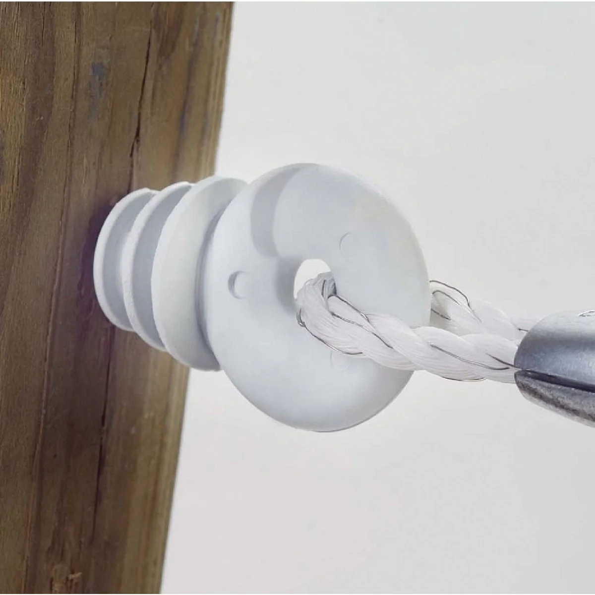 Responsible Dare Screw-In White Polyethylene Electric Fence Insulator 10-Pack Stylish