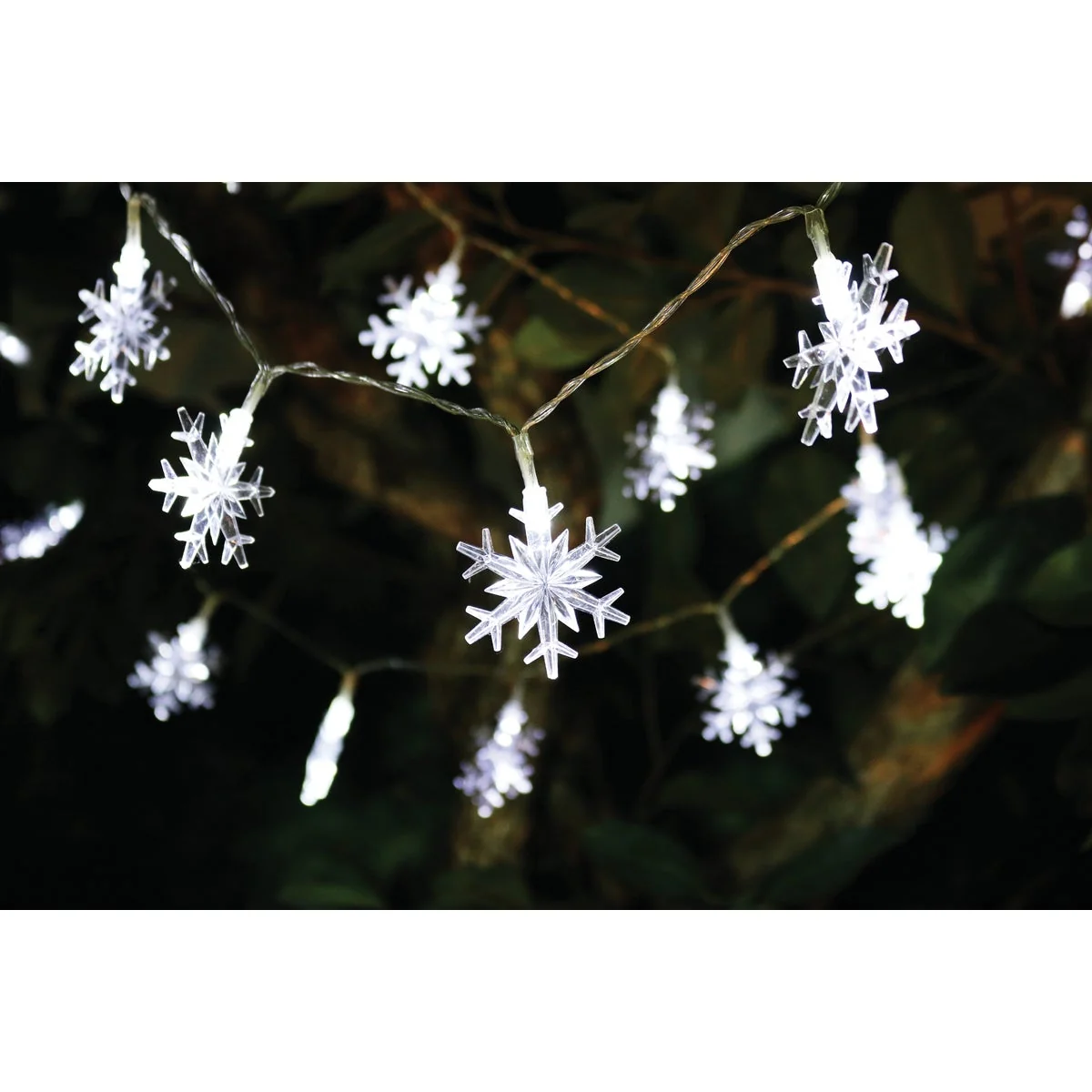 Long-Lasting Alpine White 20-Bulb LED Snowflake Battery Operated Light Set Fine Crafted
