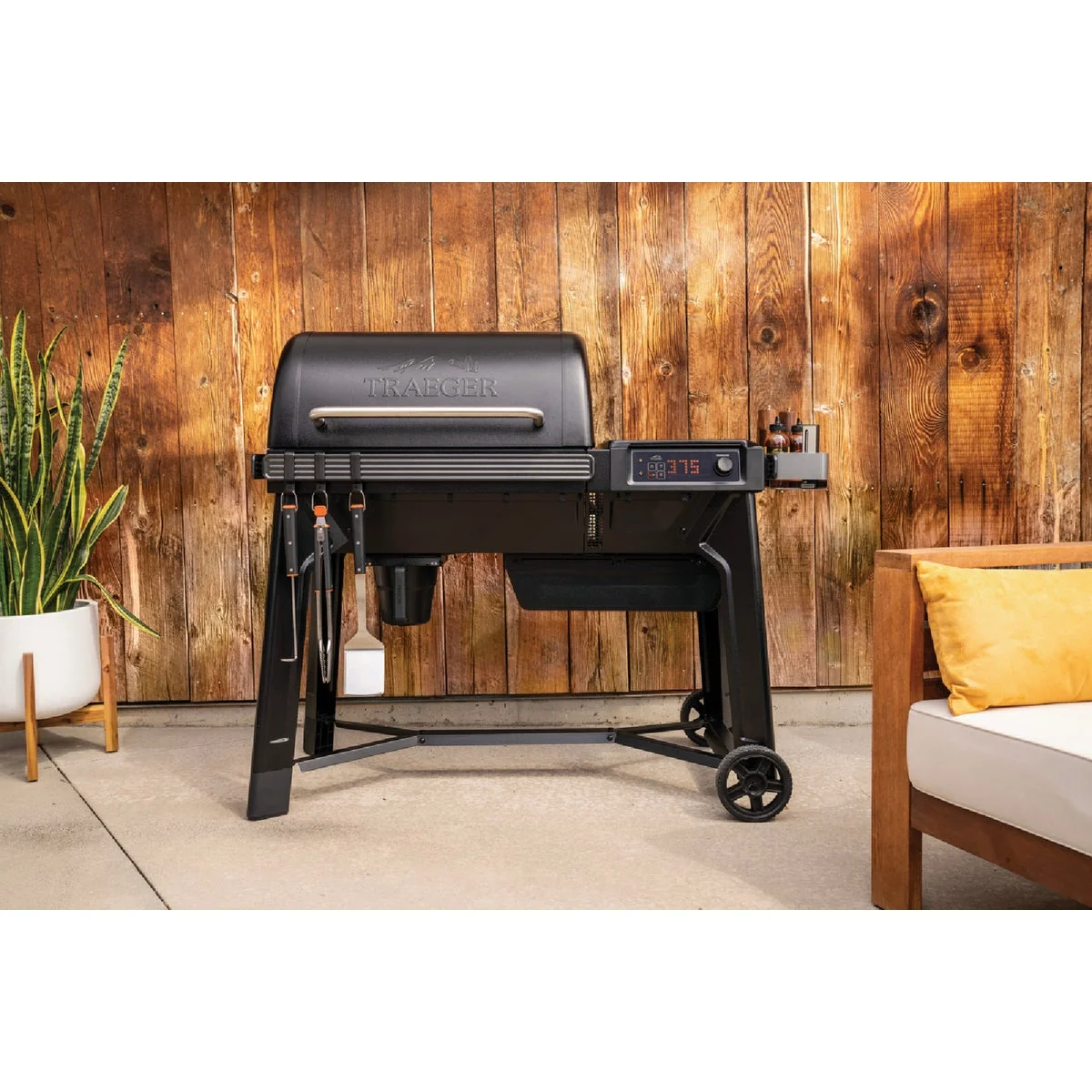 Secure Traeger WiFire Pellet Grill Excellent