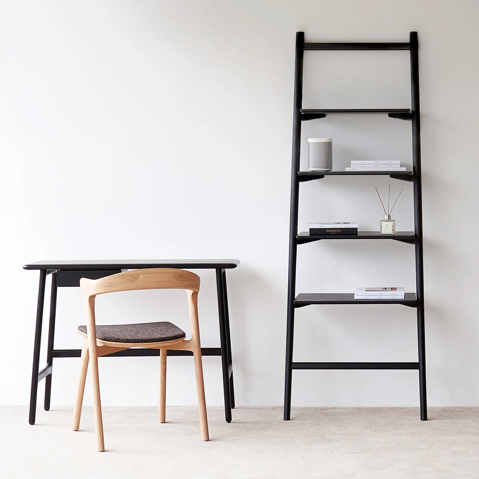 Secure Tosta Rack Oak - Black 192cm Fine Crafted