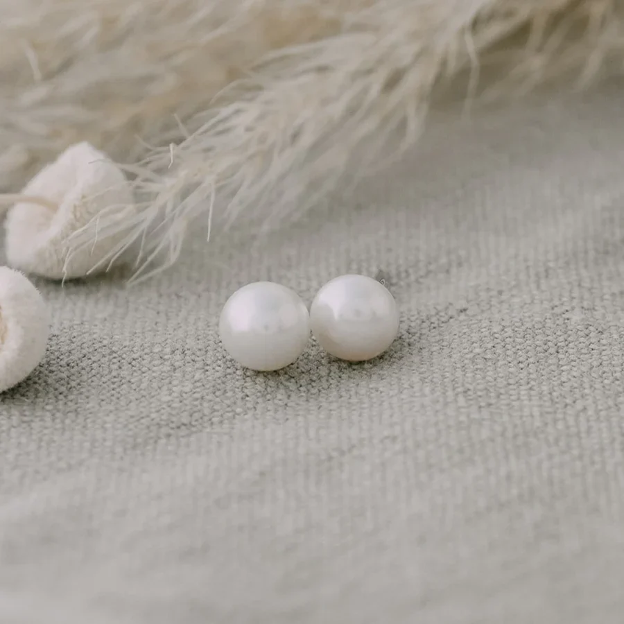 Premium Material Pearl Stud Earrings Outstanding
